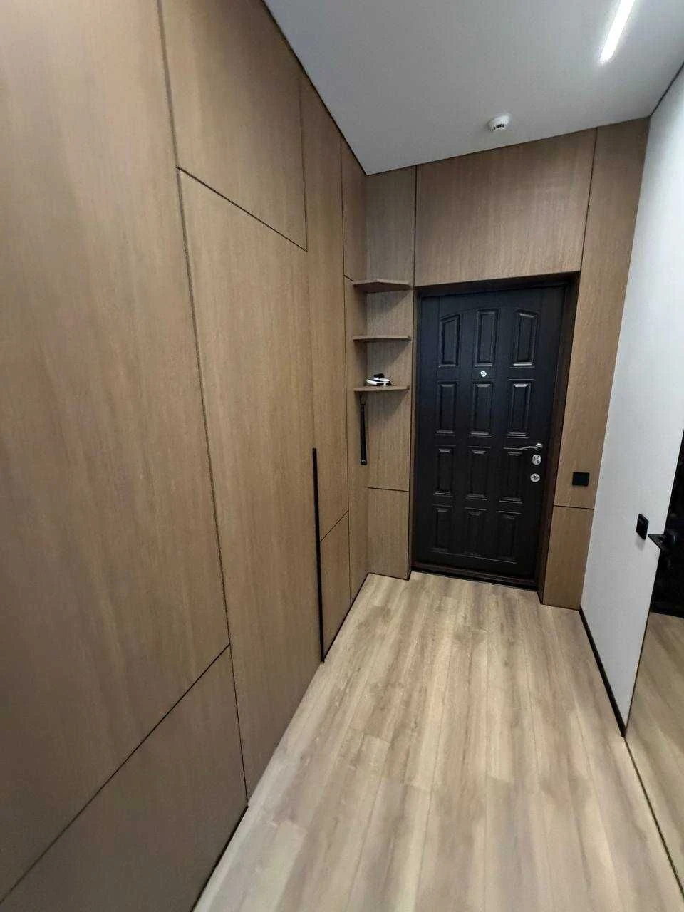 2 комн. квартира на Каманина с ремонтом.48 Жемчужина. Вид мо