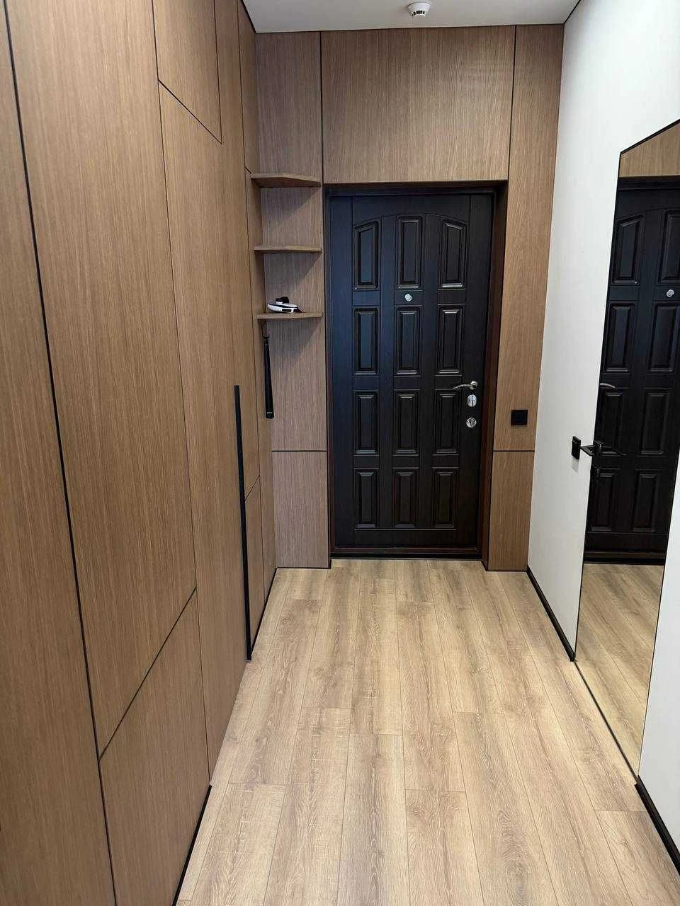 2 комн. квартира на Каманина с ремонтом.48 Жемчужина. Вид мо