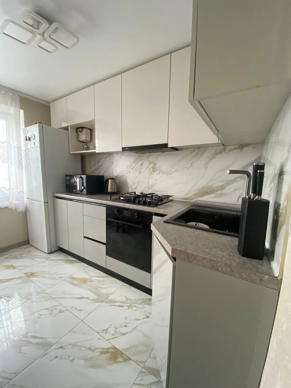 Продаж 3 кімнатної квартири на Київський