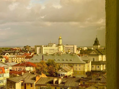 Продається 3 кімнатна квартира в центрі міста з терасою