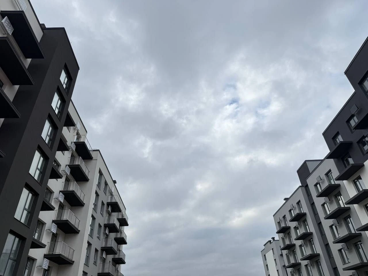 Продам 1 кім квартиру поблизу маг. Велмарт