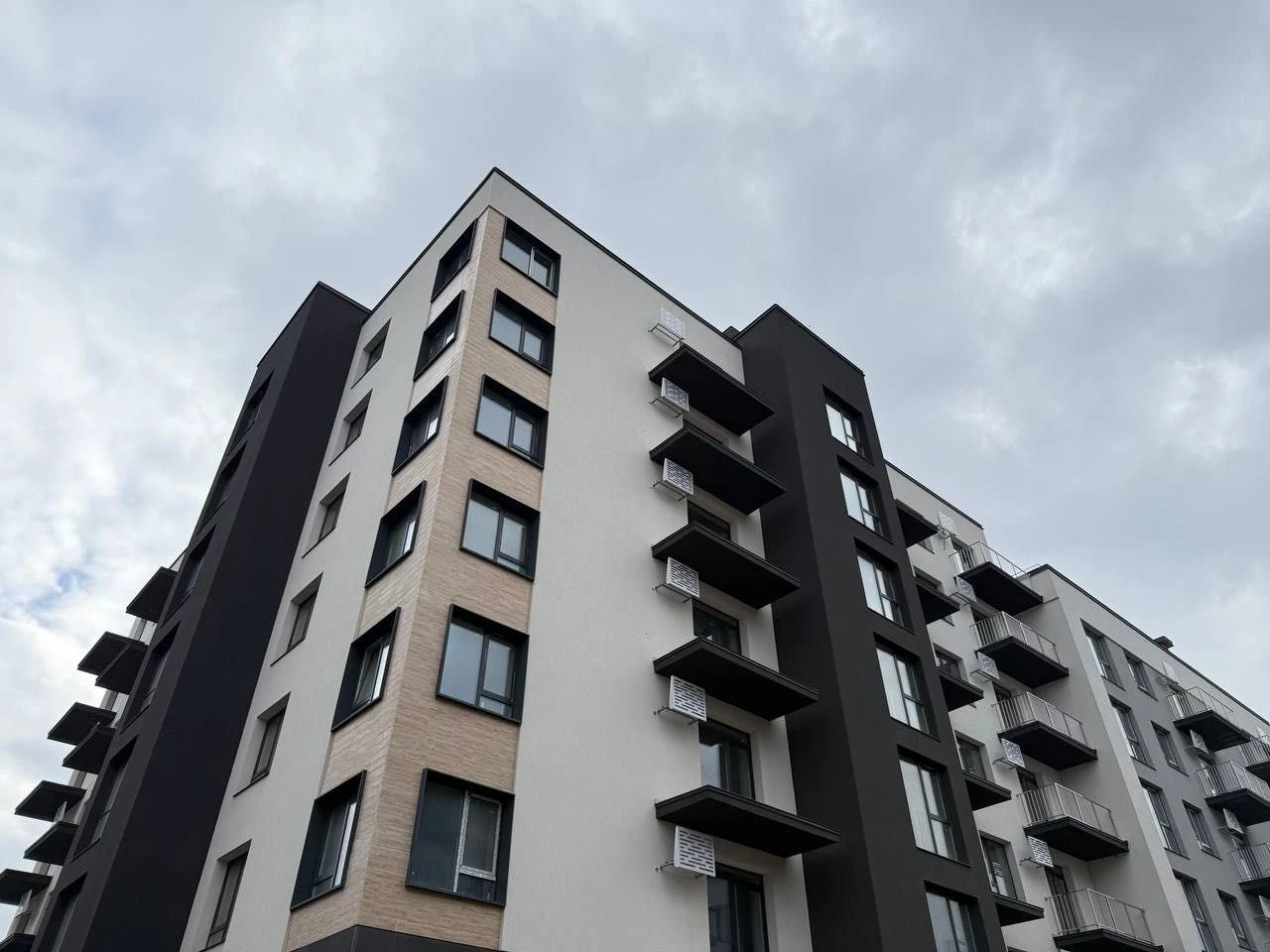 Продам 1 кім квартиру поблизу маг. Велмарт