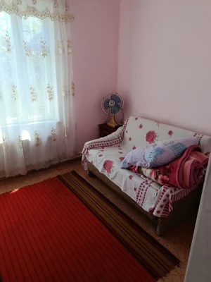 Продається приватный будынок Дахновке 10 соток землі і 2 буд