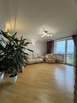 Продаж 3 кімнатної квартири