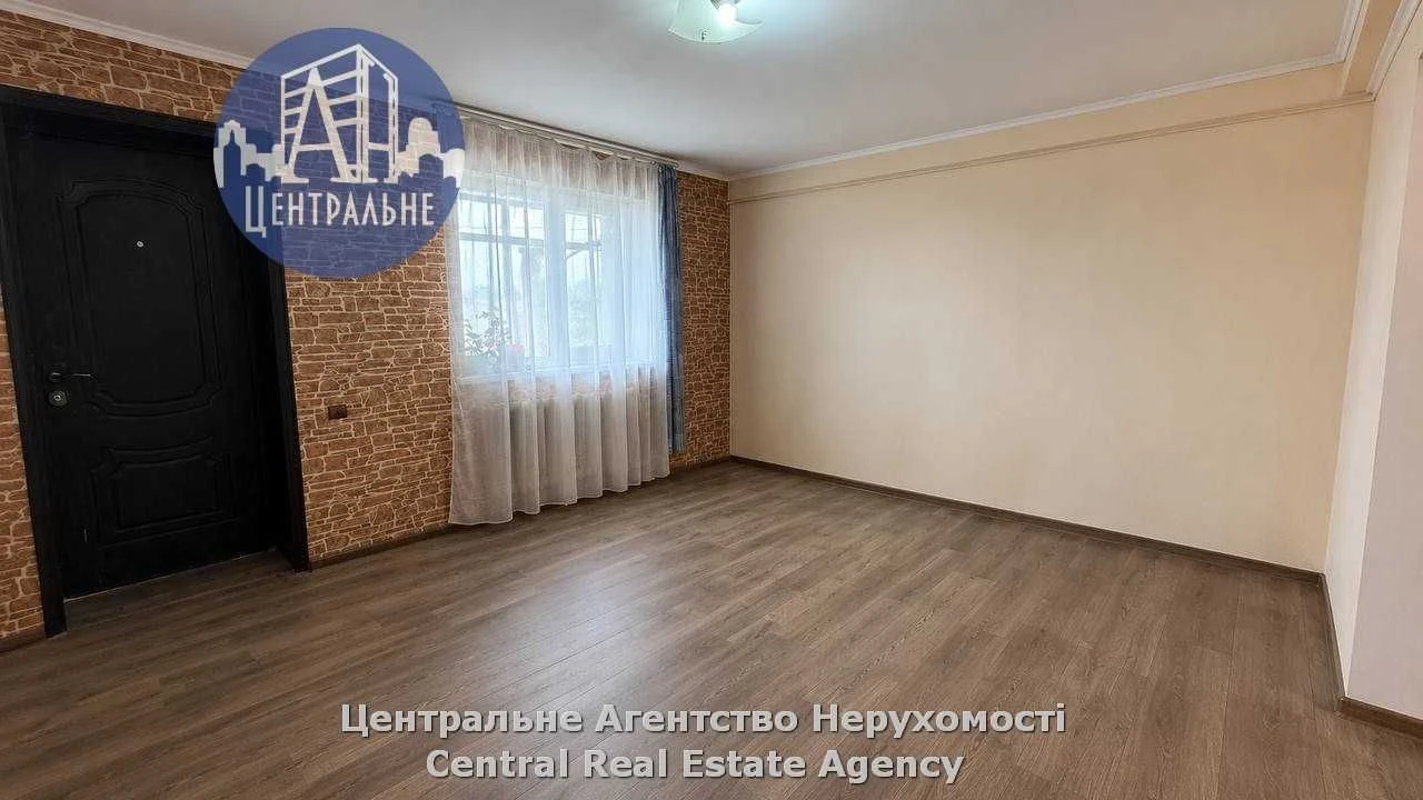 Продаж 3-кімнатної квартири поруч з центральним корпусом ЧНУ