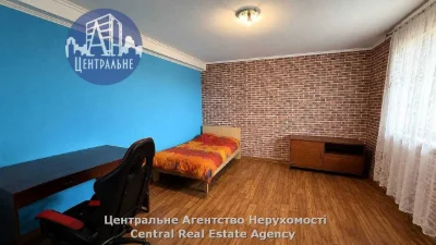 Продаж 3-кімнатної квартири поруч з центральним корпусом ЧНУ