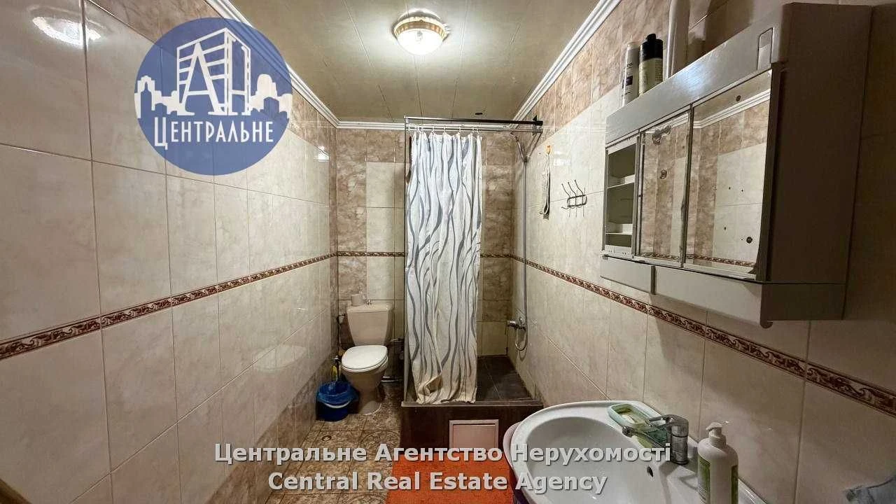 Продаж 3-кімнатної квартири поруч з центральним корпусом ЧНУ