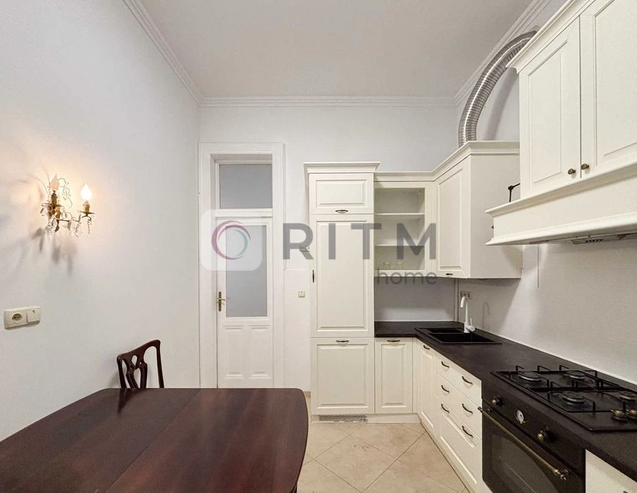 3-room apartment for sale in the center of Lviv, P. Kulisha St.