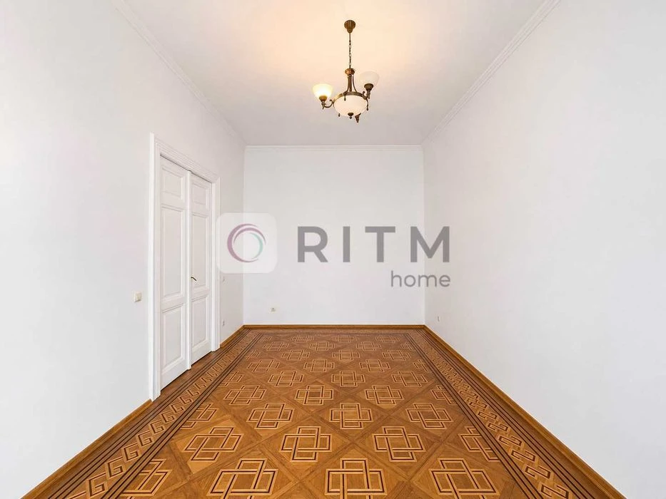 3-room apartment for sale in the center of Lviv, P. Kulisha St.