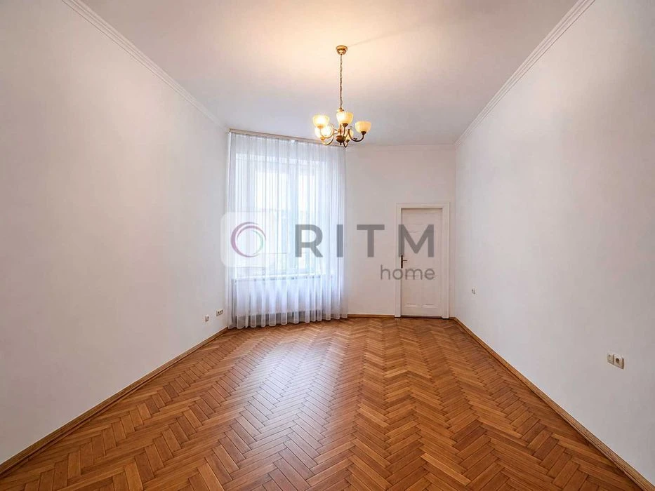 3-room apartment for sale in the center of Lviv, P. Kulisha St.