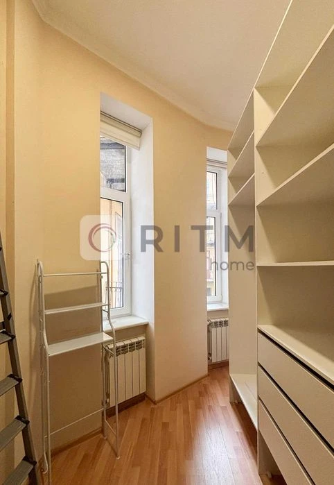 3-room apartment for sale in the center of Lviv, P. Kulisha St.