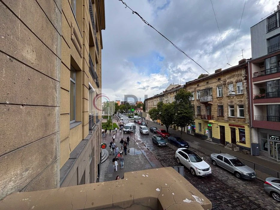 3-room apartment for sale in the center of Lviv, P. Kulisha St.