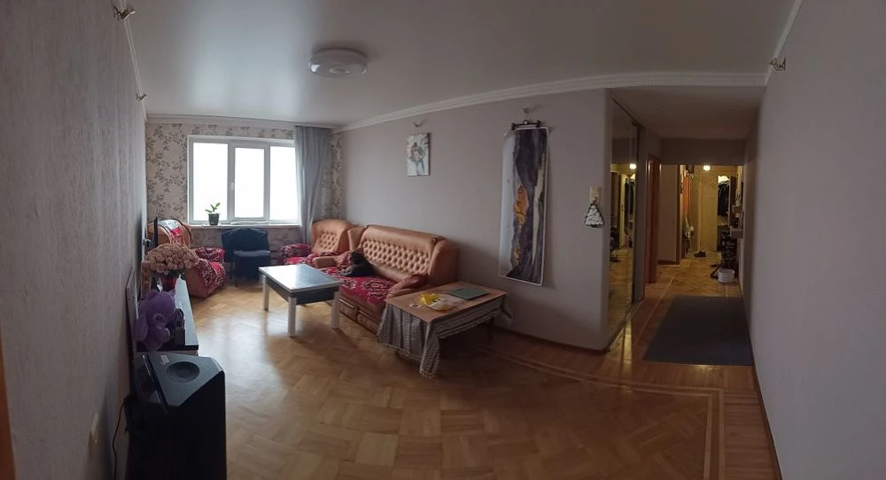 I will sell my own 3-room apartment at Traktorostudivnyky 100