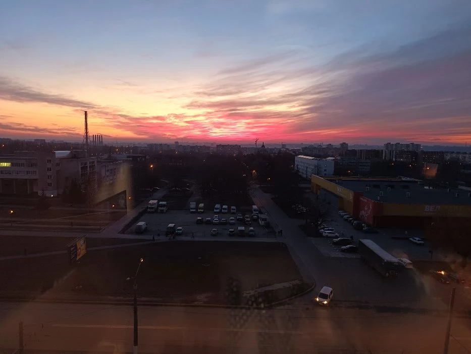 I will sell my own 3-room apartment at Traktorostudivnyky 100