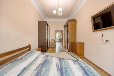 Продаж /1 Квартира / євроремонт/ Леонтовича 15/ Австрійський
