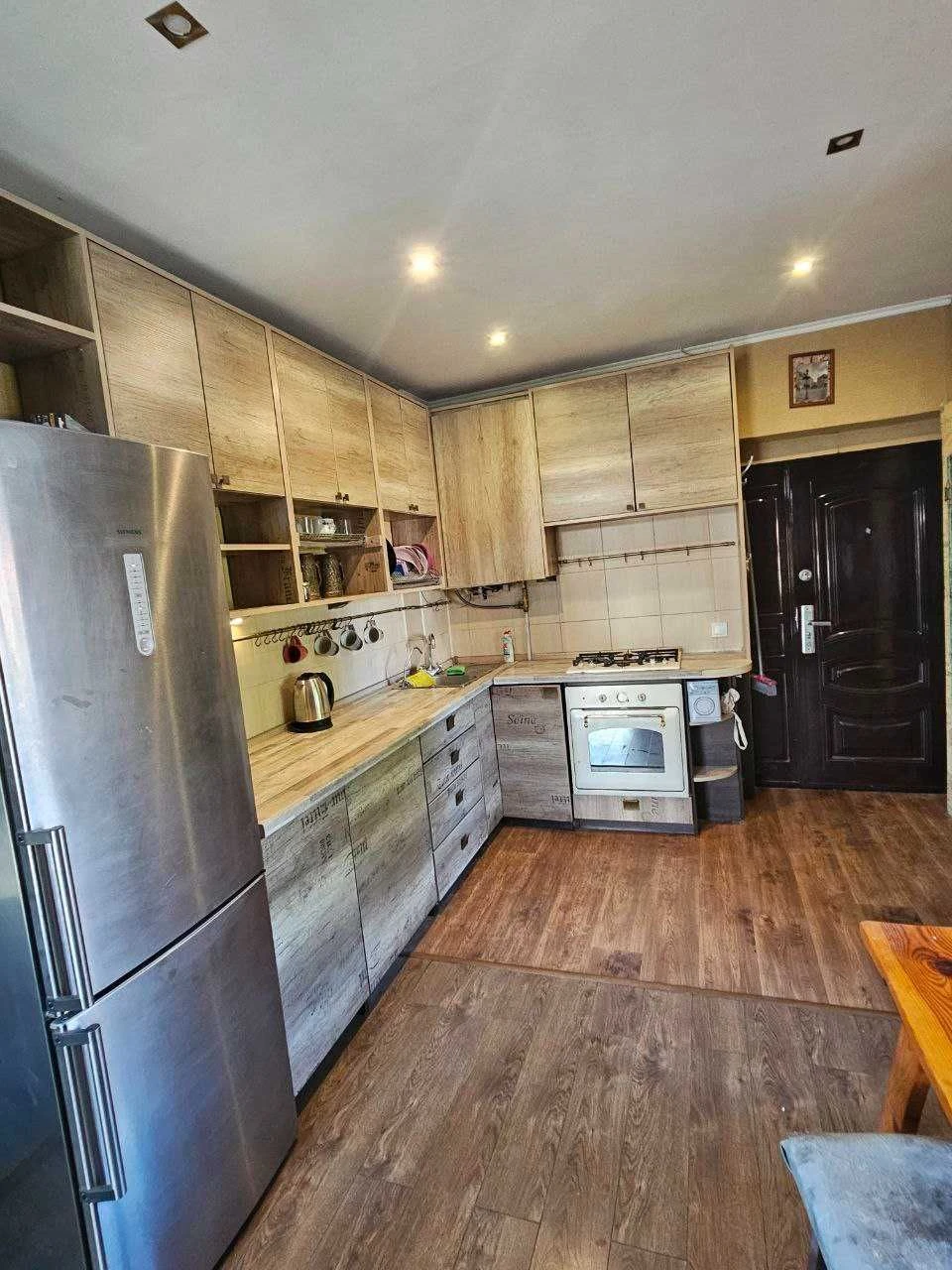 1-кімтанта квартира 38 кв. вул Квітова з меблями і технікою