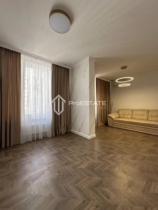 3-room apartment for sale in the residential complex Seven, Dniprovska naberezhna, 18A
