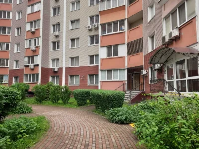 Урлівська 34, фасад, 1 поверх 100кв.м, продаж квартири.