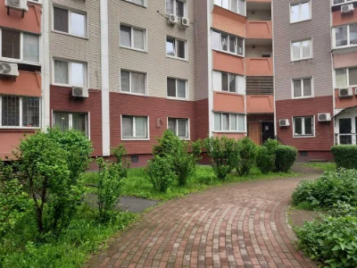 Урлівська 34, фасад, 1 поверх 100кв.м, продаж квартири.