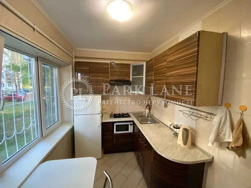 Продаж квартири вул. Салютна 27а в Києві / W-7475618