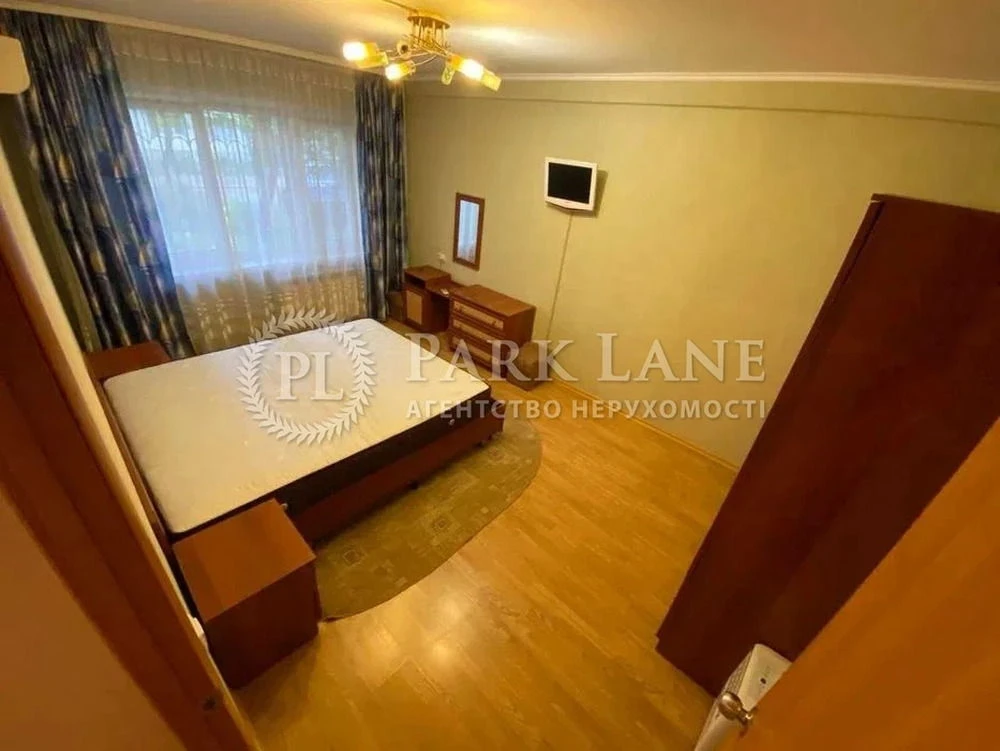 Продаж квартири вул. Салютна 27а в Києві / W-7475618