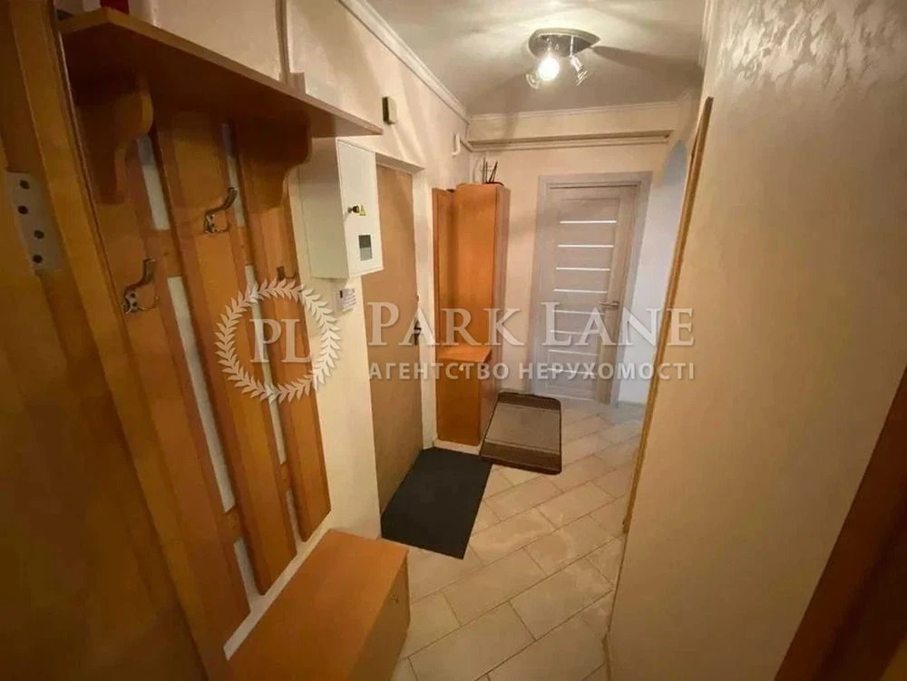 Продаж квартири вул. Салютна 27а в Києві / W-7475618