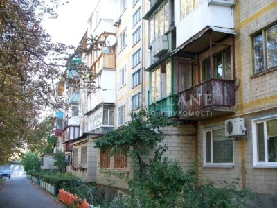 Продаж квартири вул. Салютна 27а в Києві / W-7475618