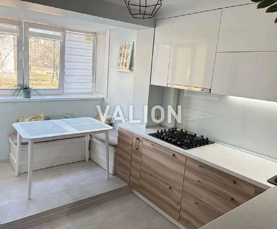 Продам 3к квартиру з ремонтом, Оболонь, вул. О. Архіпенка 10
