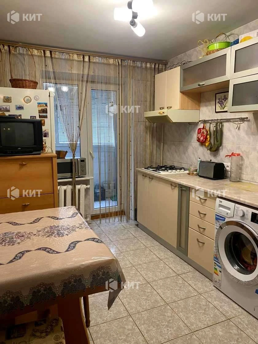 3к. 70м2 Павлово Поле, м. 23 Августа, 23 Августа ул. 8, 1374
