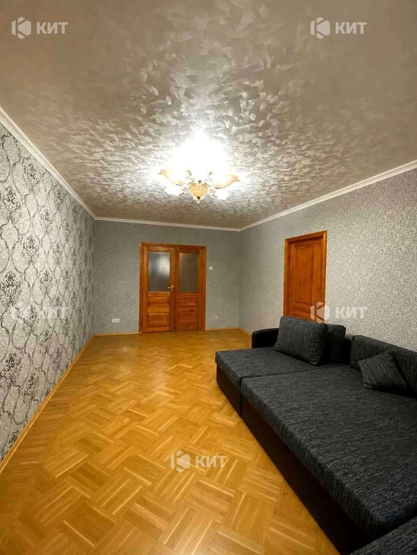 3к. 70м2 Павлово Поле, м. 23 Августа, 23 Августа ул. 8, 1374