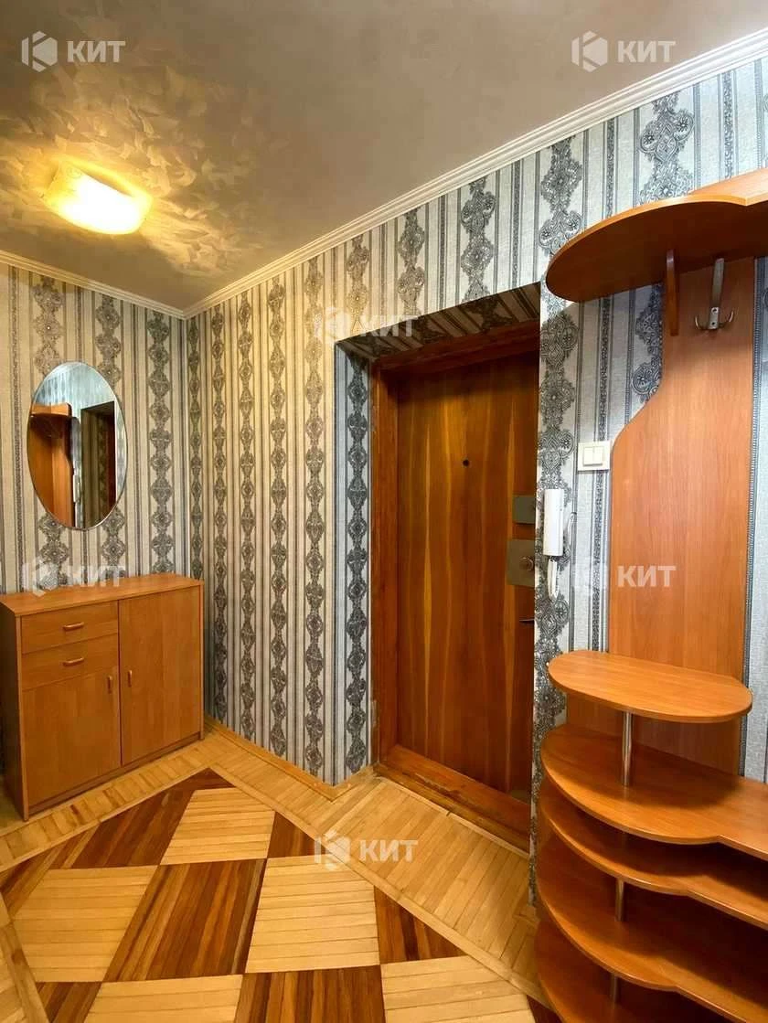 3к. 70м2 Павлово Поле, м. 23 Августа, 23 Августа ул. 8, 1374