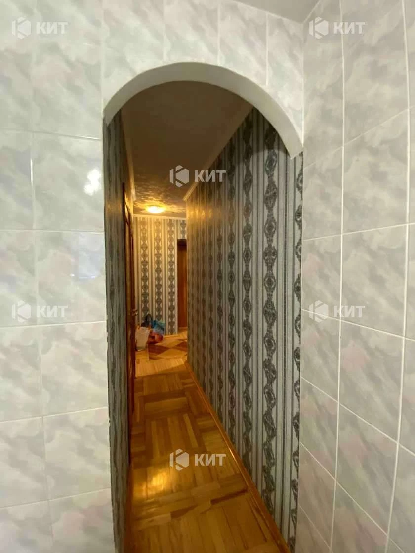 3к. 70м2 Павлово Поле, м. 23 Августа, 23 Августа ул. 8, 1374