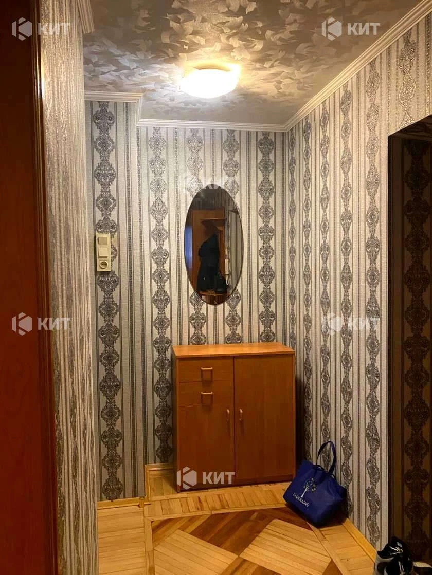 3к. 70м2 Павлово Поле, м. 23 Августа, 23 Августа ул. 8, 1374
