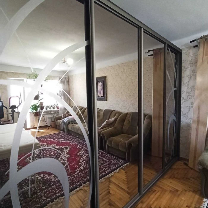I am selling a 2nd apartment in the Universama TORG district!