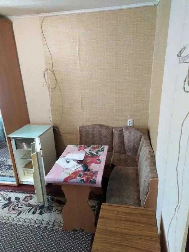 Продам кімнату  12 кв. метрів  р-н завод Малишева