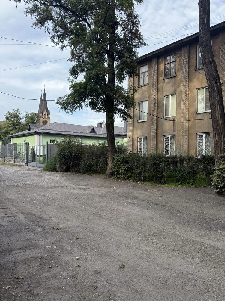 Продам 3 комнатную квартиру не стандартной планировки  под р