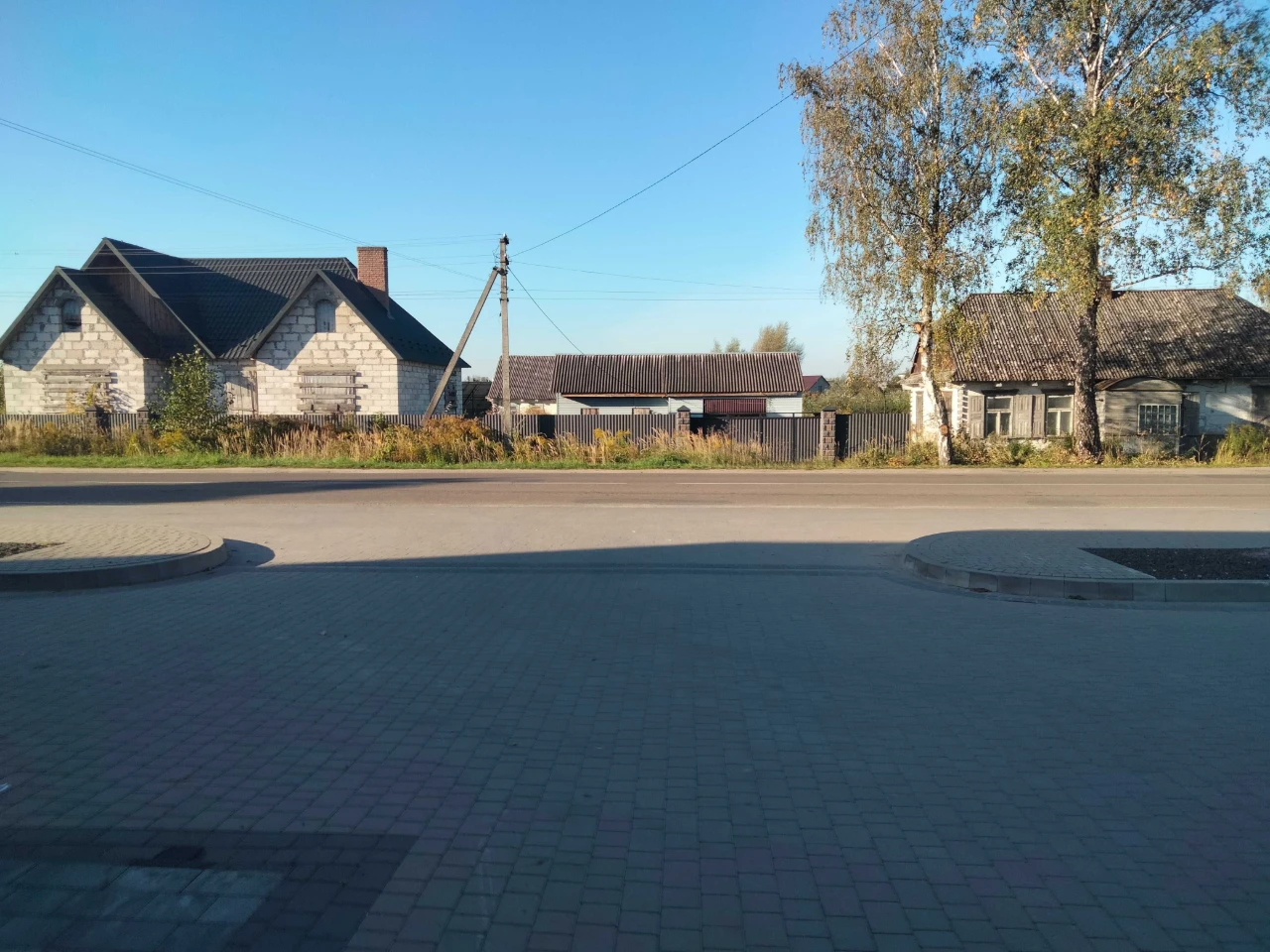 Земельна ділянка з будівлями