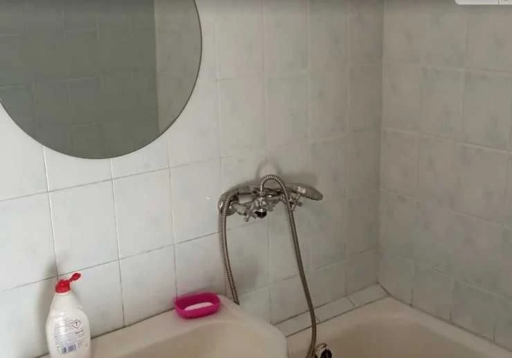 Квартира в цегляному будинку на Таїрова
