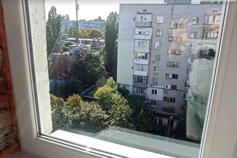 Квартира в цегляному будинку на Таїрова