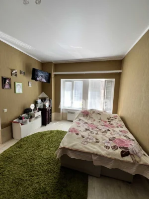 Apartment with renovation, furniture, appliances and a private yard!