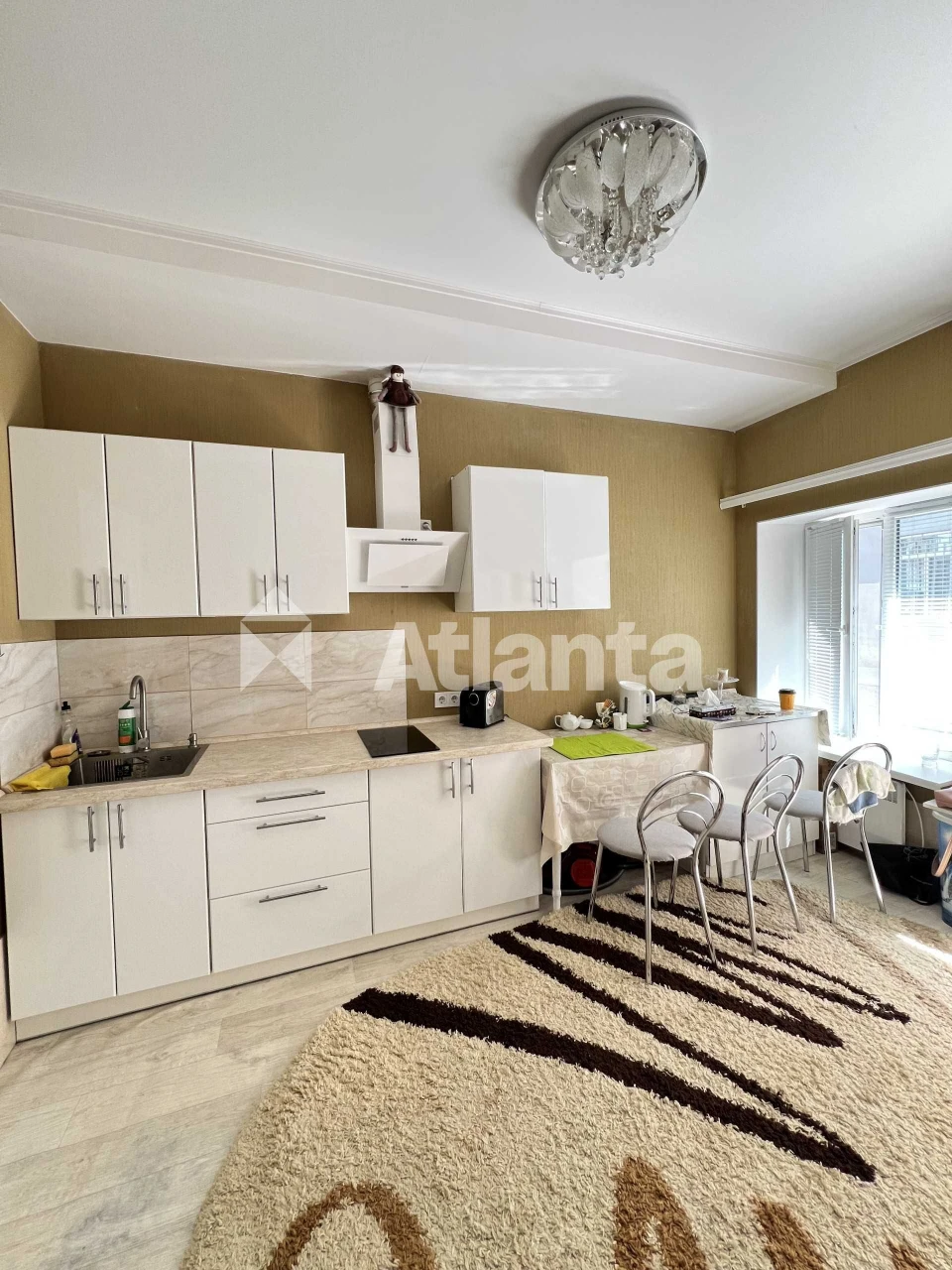 Apartment with renovation, furniture, appliances and a private yard!
