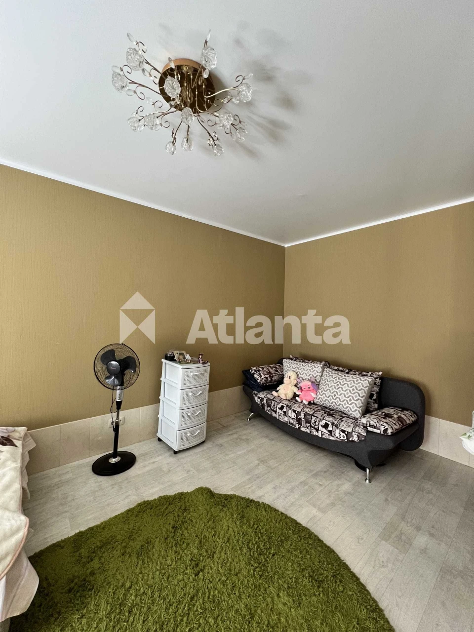 Apartment with renovation, furniture, appliances and a private yard!