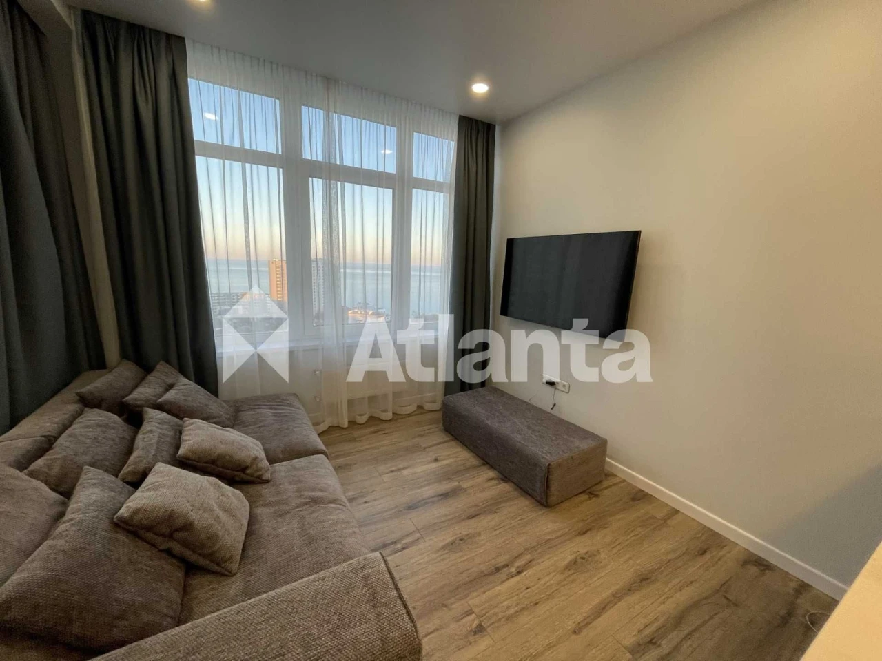 Apartment with Sea View and Quality Renovation in Arcadia