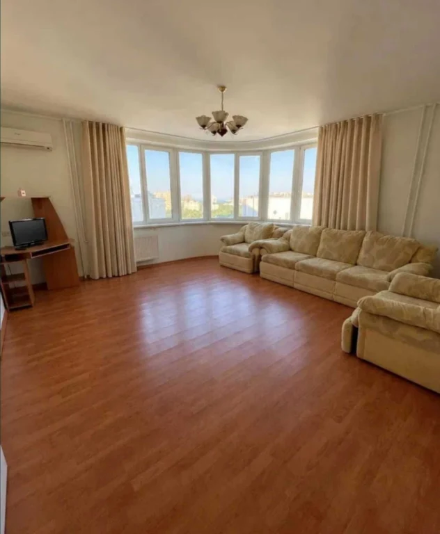 Apartment 78 sq m on Hovorova. Park of Victory