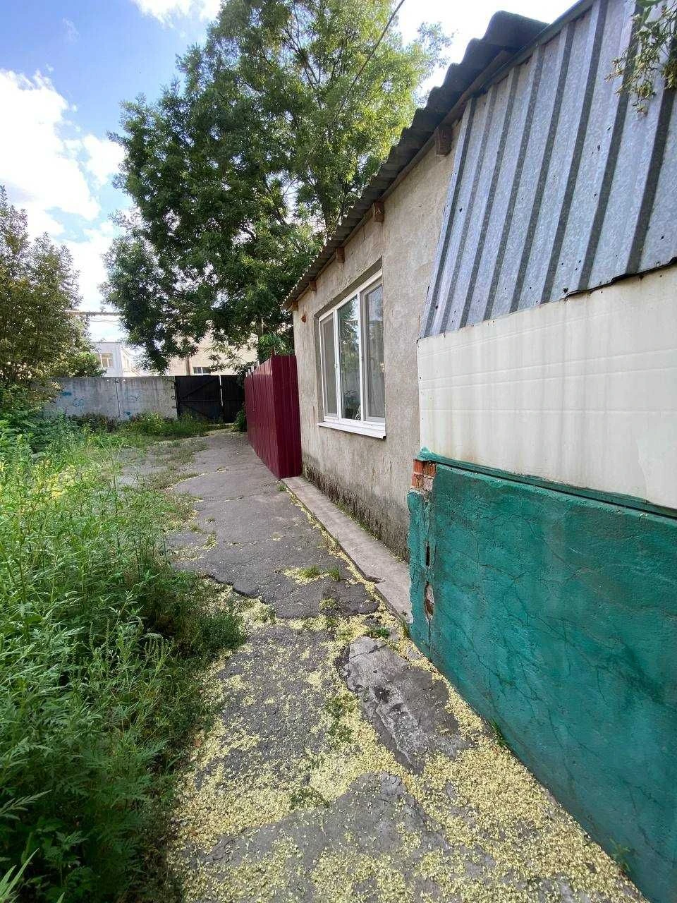 Продам 2-кімнатну квартиру з власним палісадником та паркомі