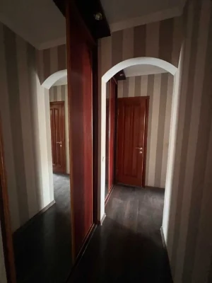 For sale: 3-room apartment with renovation and furniture.