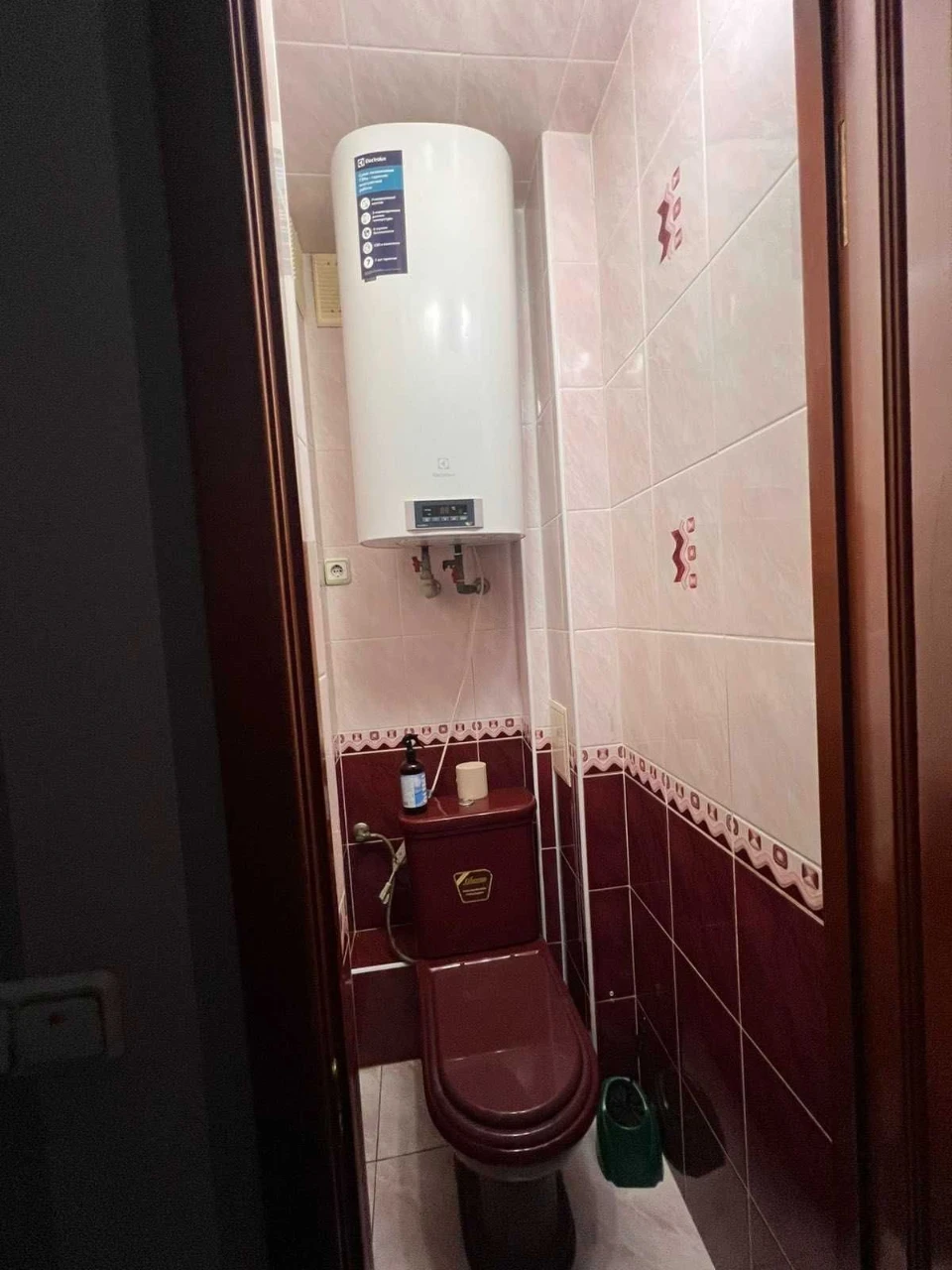 For sale: 3-room apartment with renovation and furniture.