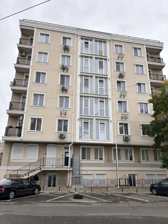 Центр, ЖК «Різдвяний» — 2 спальні, АГВ, панорамні вікна
