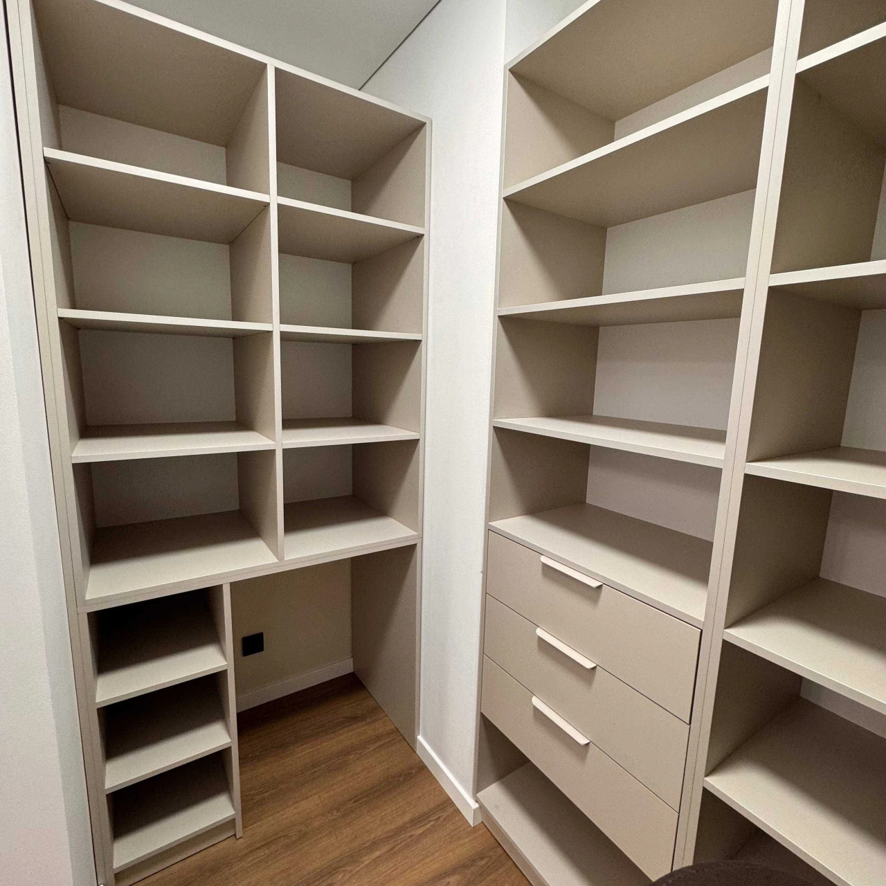 Sale of a designer 2-room apartment in the MANHATTAN residential complex | 60 sq m