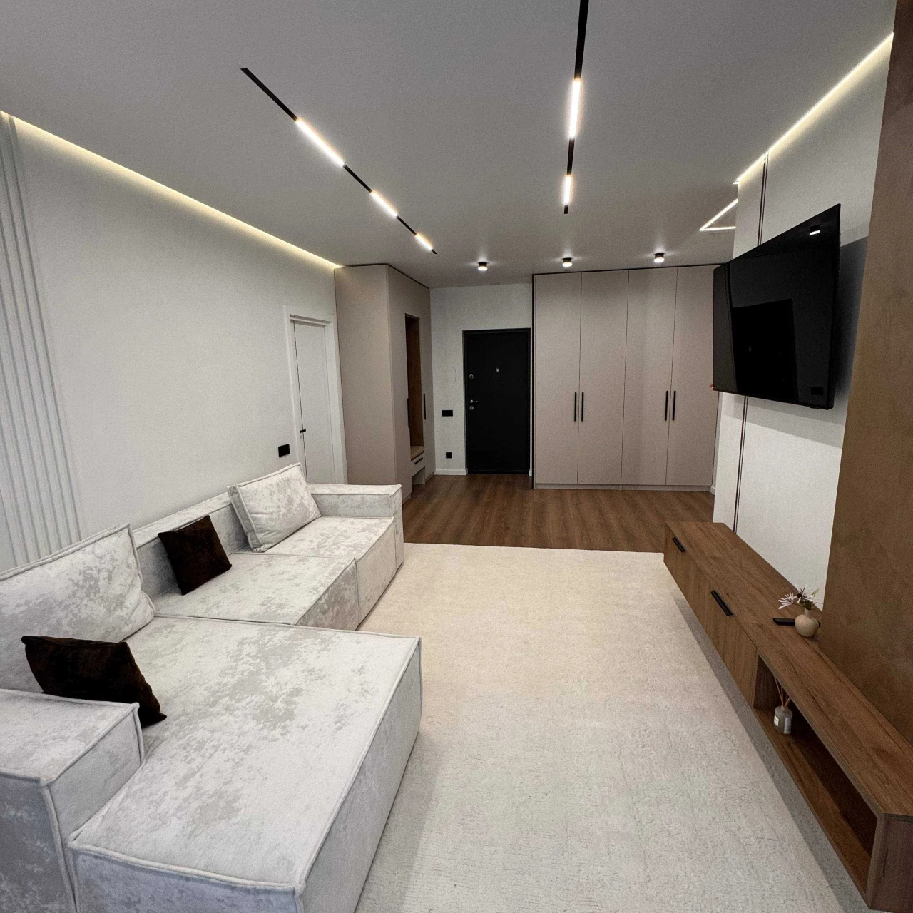 Sale of a designer 2-room apartment in the MANHATTAN residential complex | 60 sq m